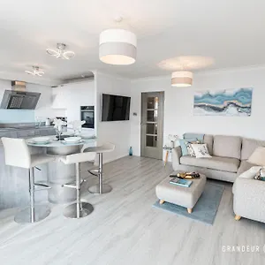 Seaview Retreat By Grandeur Apartment Bournemouth